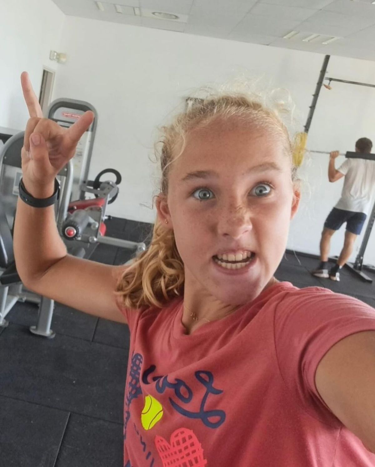 Cine este rusoaica superambițioasă, de 17 ani, din semifinalele Roland Garros: „Unde văd spațiu liber, DAU! Djokovic are 24 de Grand Slamuri?! Eu vreau 25!”