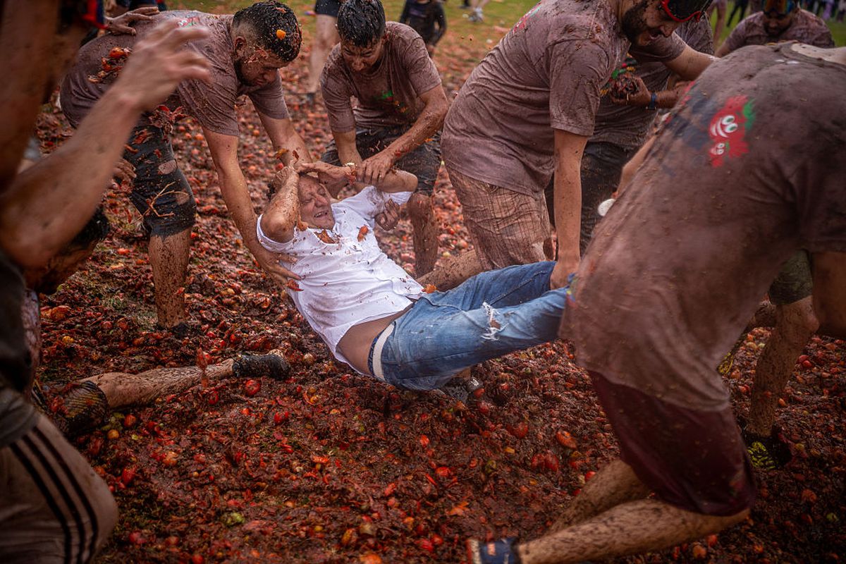 Au deschis stadionul pentru cel mai nebun festival din lume! Tradiția împrumutată din Spania, dusă la alt nivel
