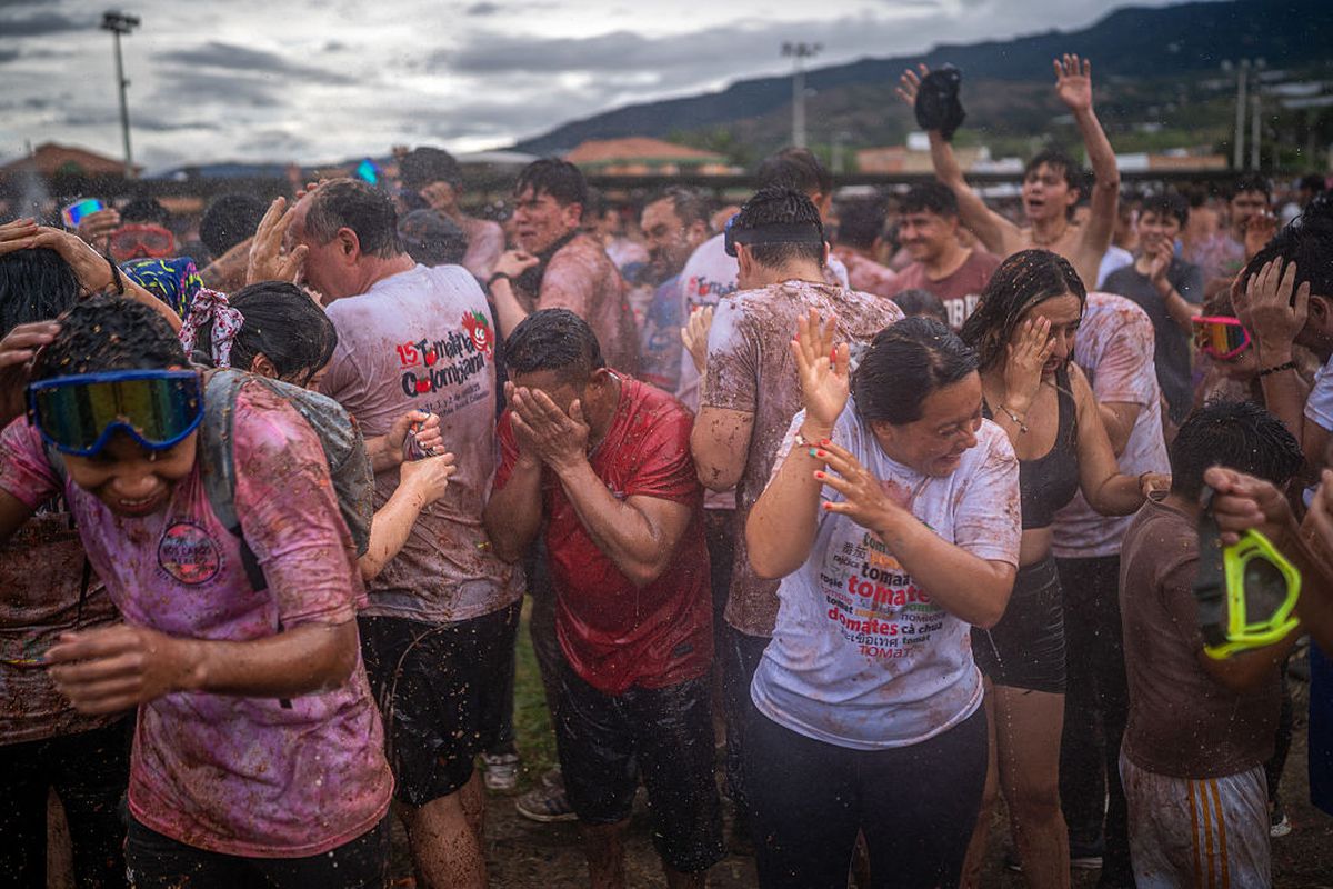Au deschis stadionul pentru cel mai nebun festival din lume! Tradiția împrumutată din Spania, dusă la alt nivel