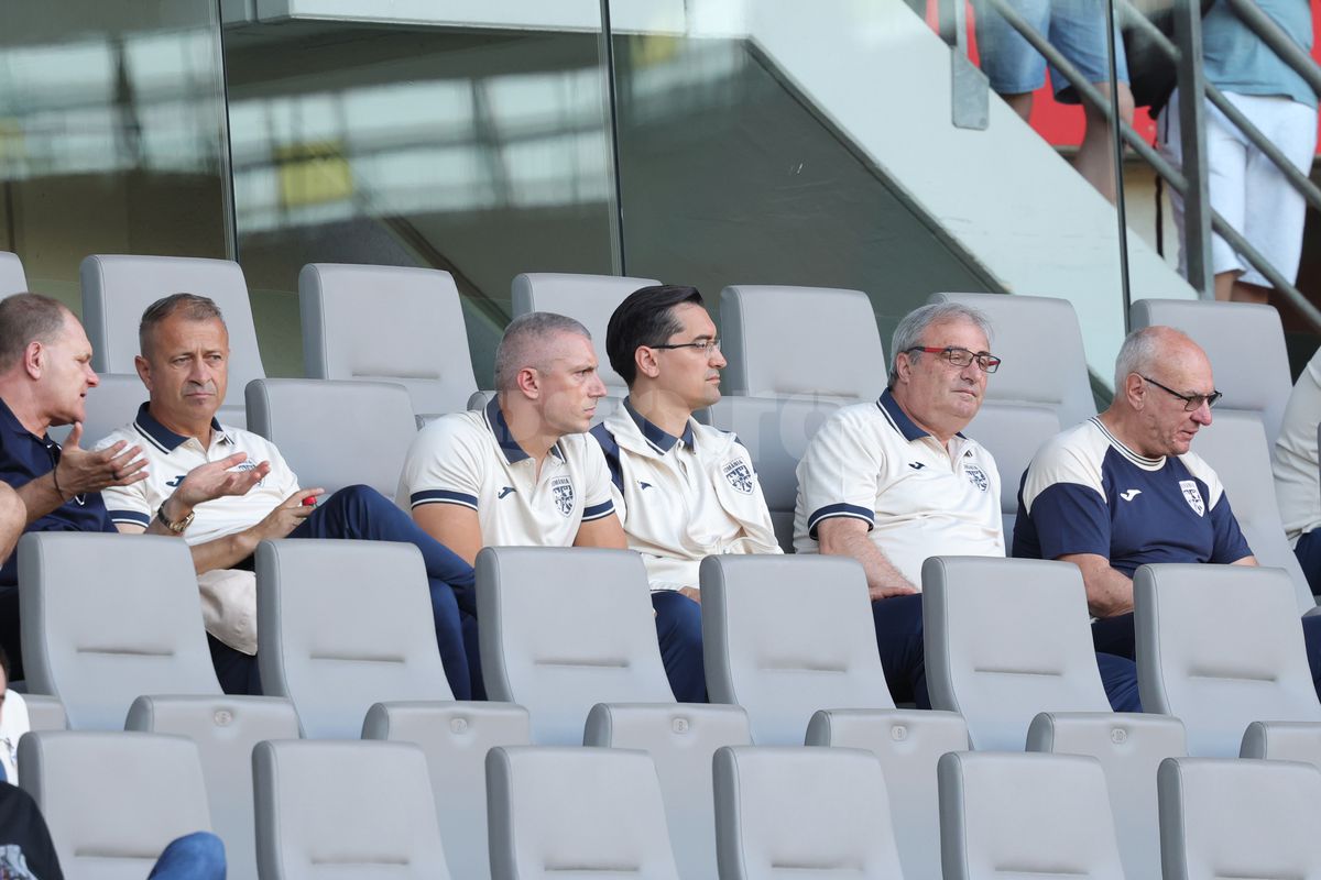 Fanii români prezenţi la antrenamentul oficial al României