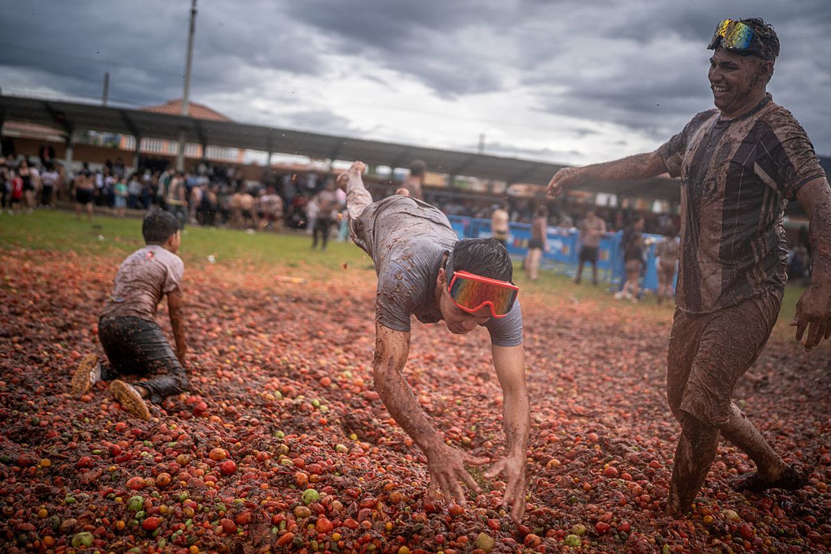 Au deschis stadionul pentru cel mai nebun festival din lume! Tradiția împrumutată din Spania, dusă la alt nivel