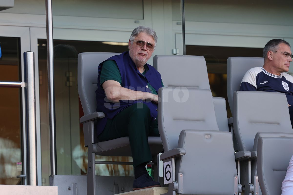 Fanii români prezenţi la antrenamentul oficial al României