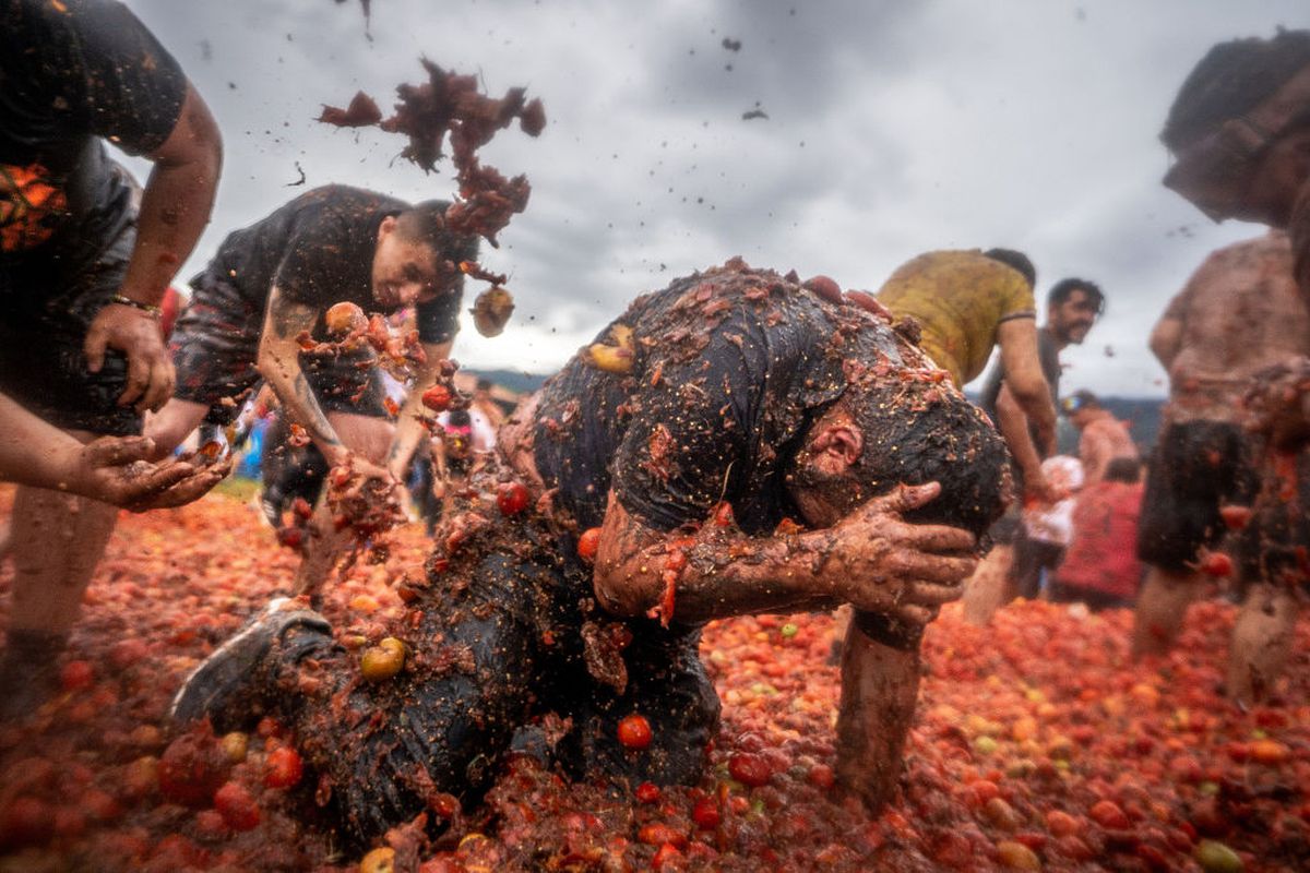 Au deschis stadionul pentru cel mai nebun festival din lume! Tradiția împrumutată din Spania, dusă la alt nivel