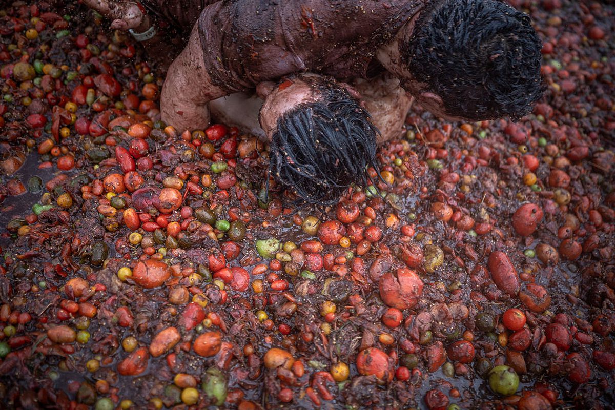 Au deschis stadionul pentru cel mai nebun festival din lume! Tradiția împrumutată din Spania, dusă la alt nivel