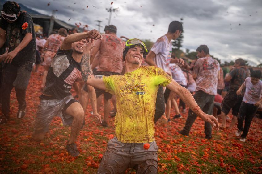 GALERIE FOTO Au deschis stadionul pentru cel mai nebun festival din lume! Tradiția împrumutată din Spania, dusă la alt nivel