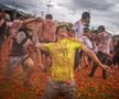 „La Gran Tomatina” este probabil unul dintre cele mai ciudate festivaluri din lume. Mii de oameni ies pe străzi și se bat cu roșii.