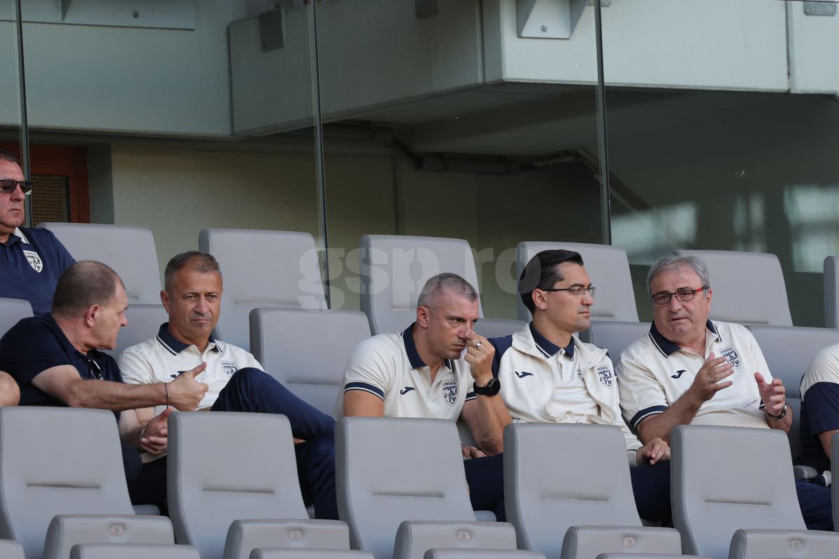 Fanii români prezenţi la antrenamentul oficial al României