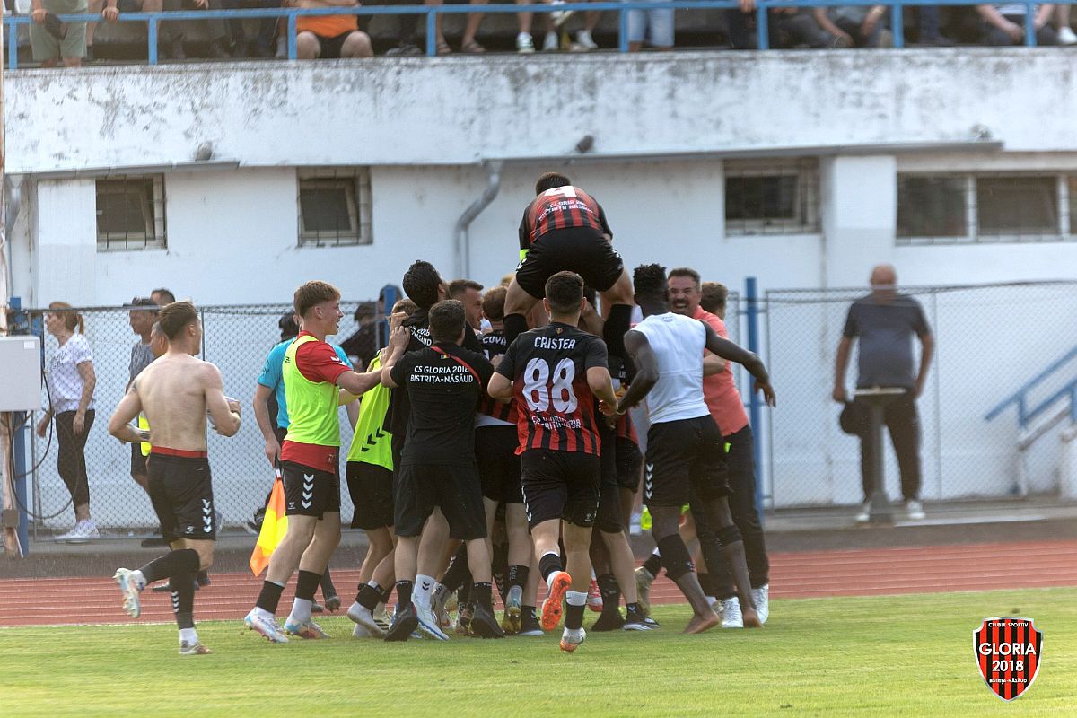 Gloria Bistrița - sărbătoare promovare (4.06)