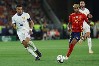 Incredibilul bilanț al lui Lamine Yamal contra lui Mbappe » Marca: „E coșmarul lui Kylian!”