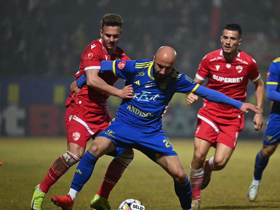 Era pe picior de plecare, dar s-a răzgândit și a semnat prelungirea cu echipa din Superliga » Urmează alte noi prelungiri