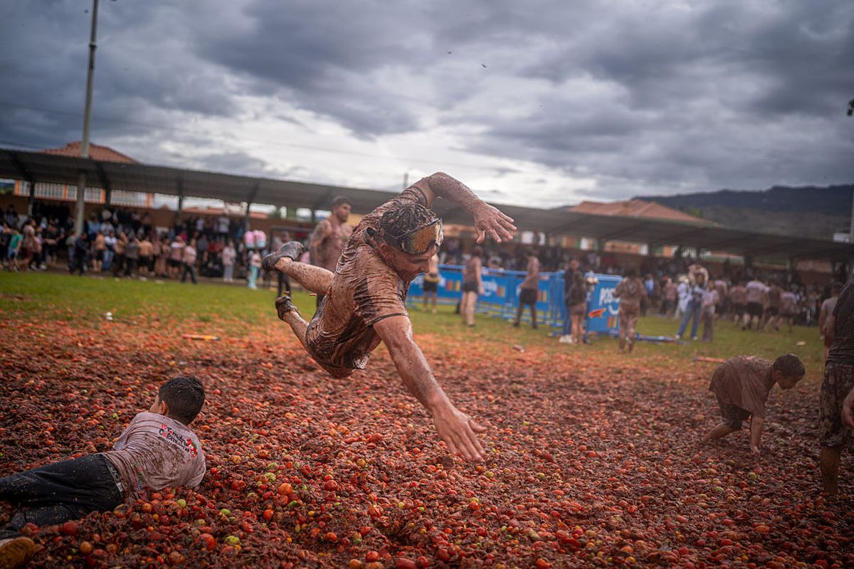 Au deschis stadionul pentru cel mai nebun festival din lume! Tradiția împrumutată din Spania, dusă la alt nivel