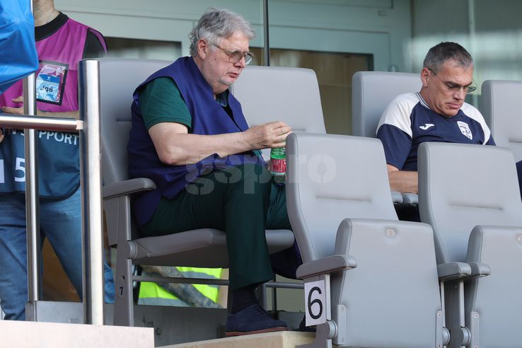 Oficialii FRF au urmărit din tribune antrenamentul oficial al României FOTO: Ionuţ Iordache (GSP)