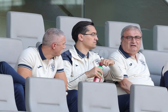 Oficialii FRF au urmărit din tribune antrenamentul oficial al României FOTO: Ionuţ Iordache (GSP)