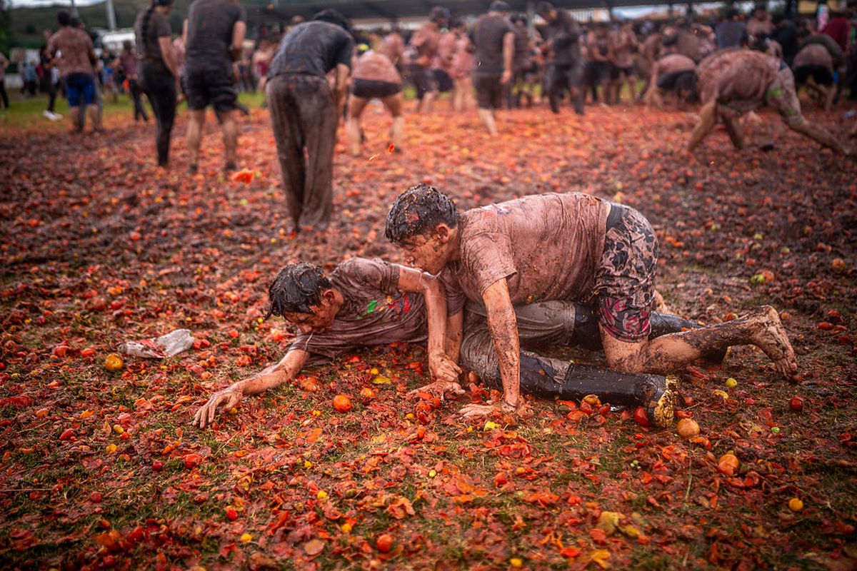 Au deschis stadionul pentru cel mai nebun festival din lume! Tradiția împrumutată din Spania, dusă la alt nivel