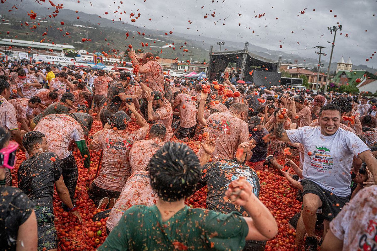 Au deschis stadionul pentru cel mai nebun festival din lume! Tradiția împrumutată din Spania, dusă la alt nivel