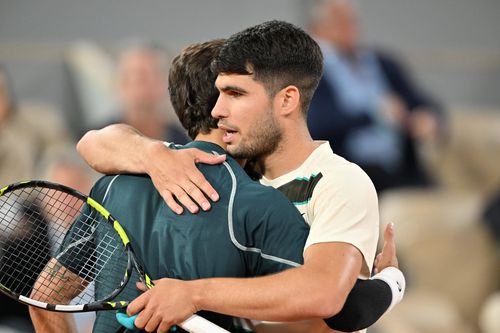 Carlos Alcaraz s-a calificat în finală la Roland Garros! A beneficiat de abandonul lui Lorenzo Musetti