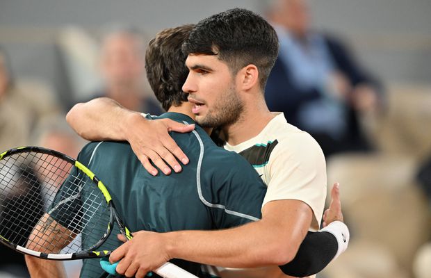 Carlos Alcaraz s-a calificat în finală la Roland Garros! A beneficiat de abandonul lui Lorenzo Musetti