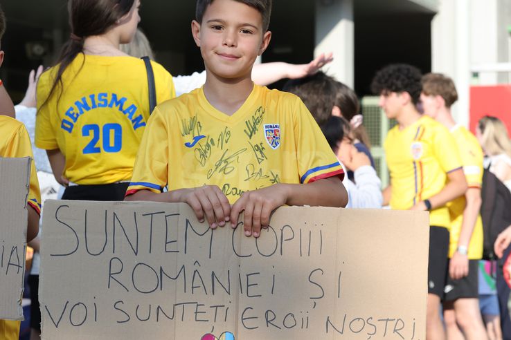 Fanii români prezenţi la antrenamentul oficial al României FOTO: Ionuţ Iordache (GSP)