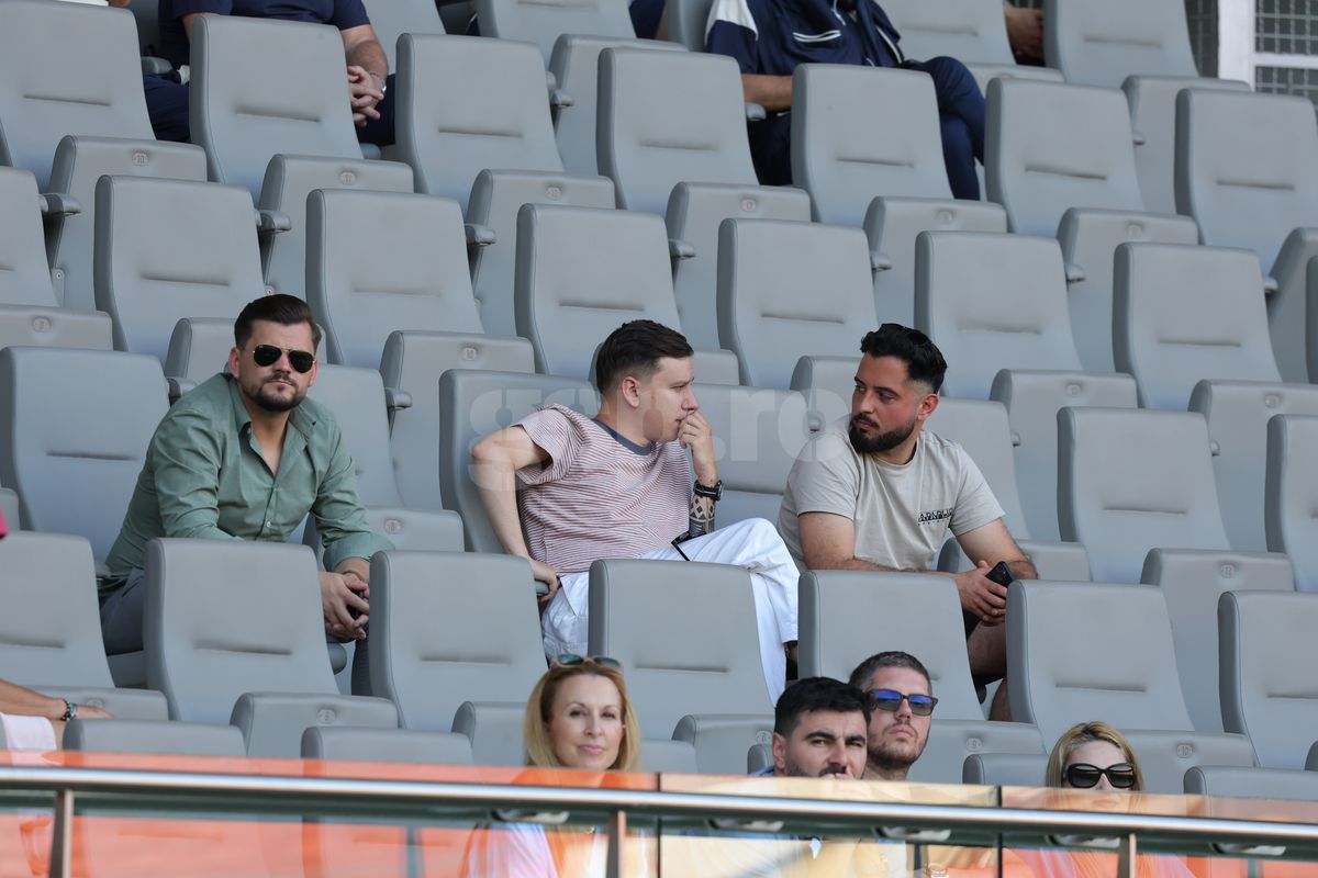 Fanii români prezenţi la antrenamentul oficial al României