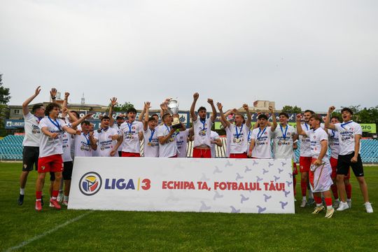 FC Bacău a promovat în Liga 2, după ce a trecut de Unirea Brăniștea la baraj, scor 6-3 la general. Foto: Facebook FC Bacău