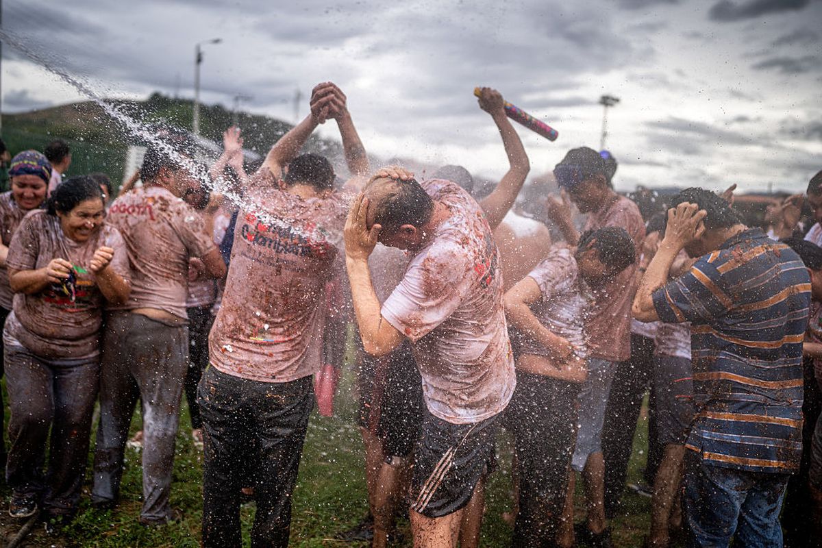 Au deschis stadionul pentru cel mai nebun festival din lume! Tradiția împrumutată din Spania, dusă la alt nivel