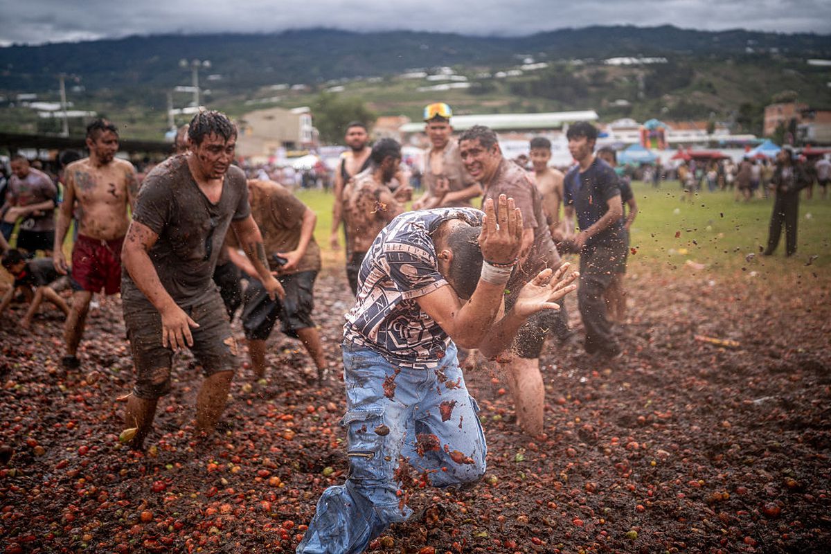 Au deschis stadionul pentru cel mai nebun festival din lume! Tradiția împrumutată din Spania, dusă la alt nivel