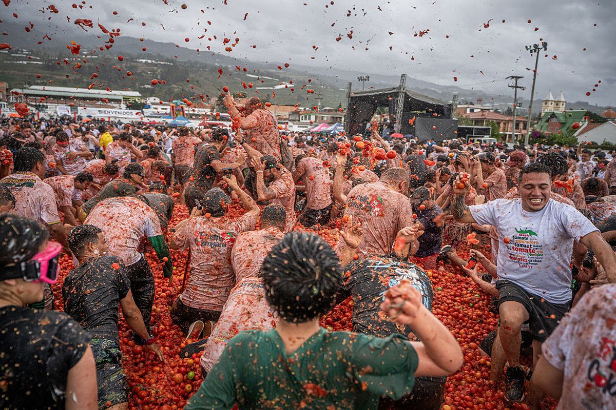 Au deschis stadionul pentru cel mai nebun festival din lume! Tradiția împrumutată din Spania, dusă la alt nivel
