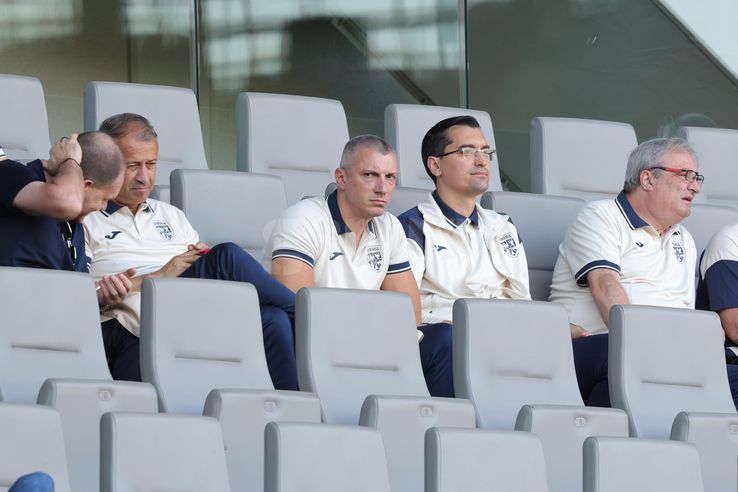 Oficialii FRF au urmărit din tribune antrenamentul oficial al României FOTO: Ionuţ Iordache (GSP)