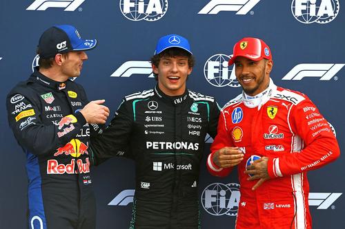 De la stânga la dreapta: Verstappen, Antonelli și Hamilton // foto: Guliver/gettyimages