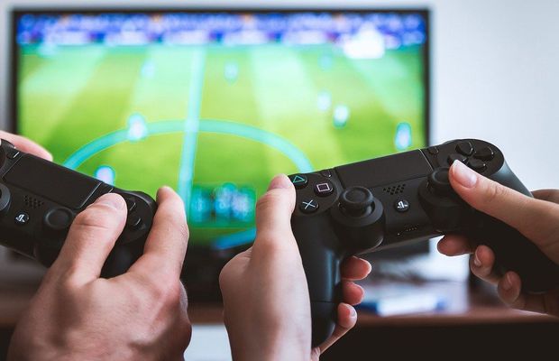 Când bug-urile îți iau mințile: un gamer a fost reținut de poliție după ce a amenințat că aruncă în aer Konami