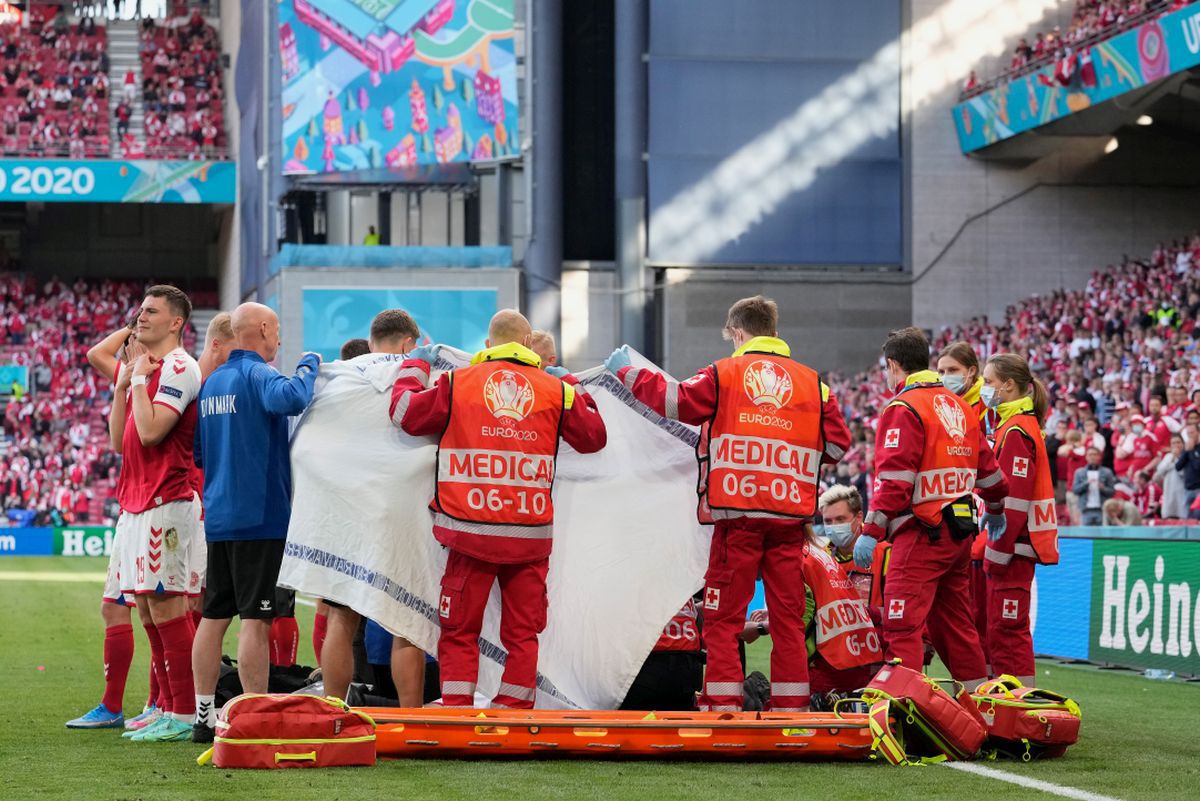 UEFA, gest simbolic pentru paramedicii care l-au salvat pe Eriksen