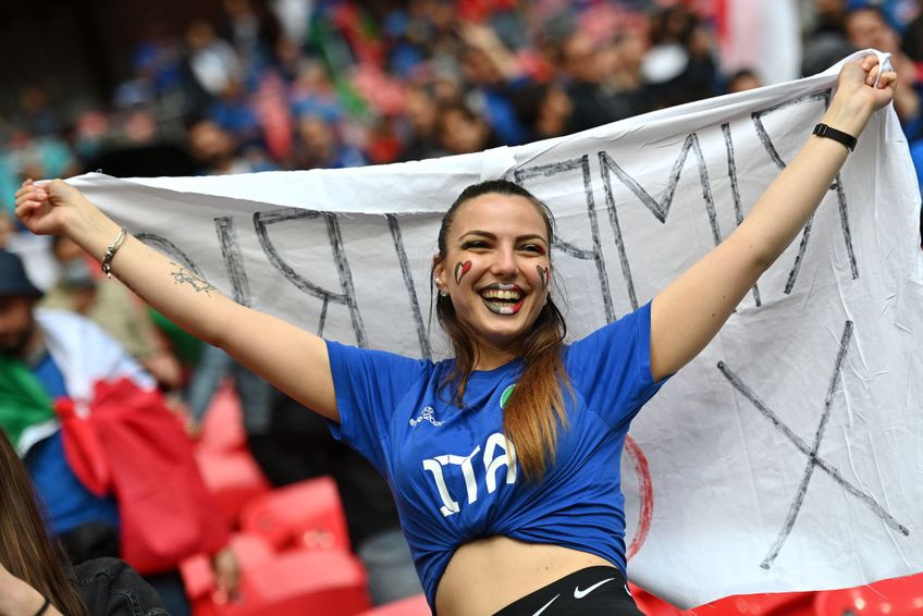 Prima semifinală de Euro 2020, Italia - Spania, a fost o bucurie pentru toată lumea. Vremea, mereu în schimbare, ca la Londra. Dar, după o ploaie puternică, a ieșit soarele, și fanii s-au bucurat de sărbătoarea fotbalului pe „Wembley