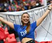 Prima semifinală de Euro 2020, Italia - Spania, a fost o bucurie pentru toată lumea. Vremea, mereu în schimbare, ca la Londra. Dar, după o ploaie puternică, a ieșit soarele, și fanii s-au bucurat de sărbătoarea fotbalului pe „Wembley".