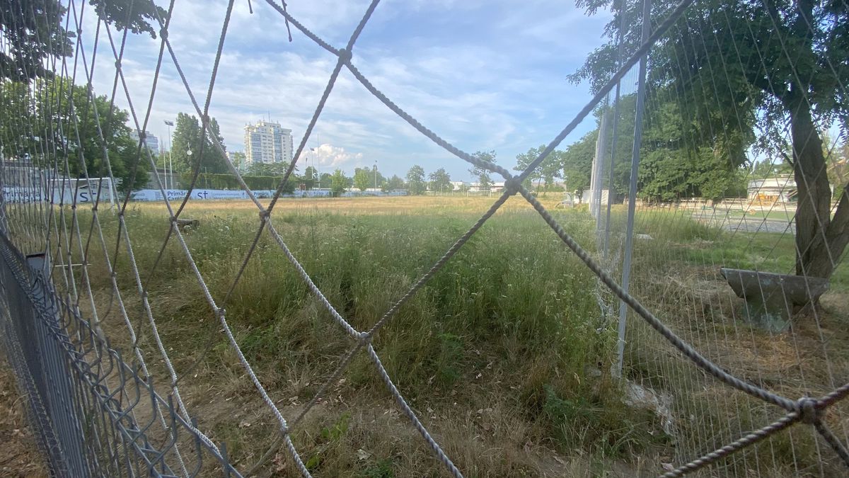 Baza sportivă inaugurată în 2020 de Firea a ajuns un DEZASTRU! Imagini deplorabile din Sectorul 3