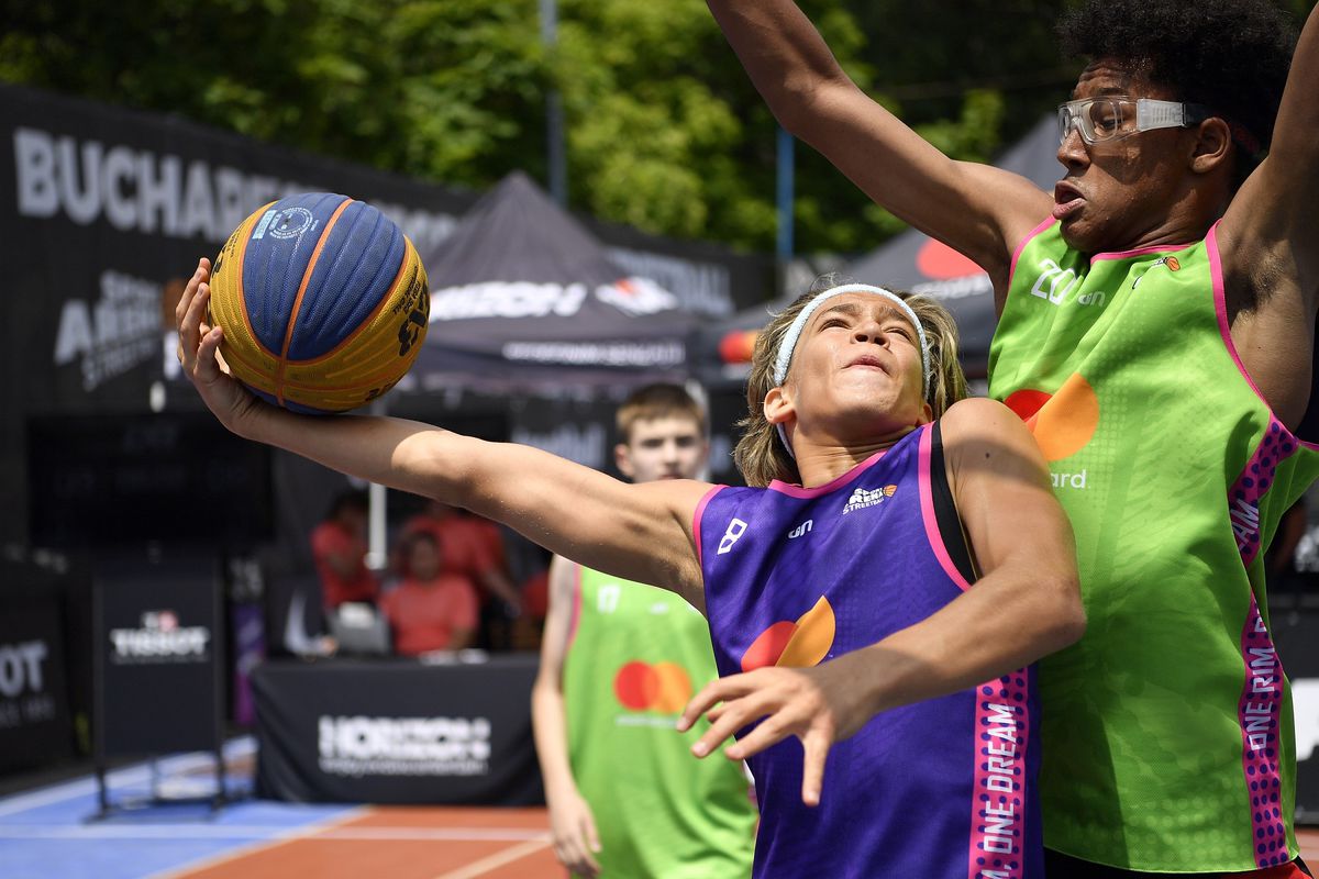 Speak a jucat baschet cu copiii la Sport Arena Streetball, în turneul-record cu 700 de participanți