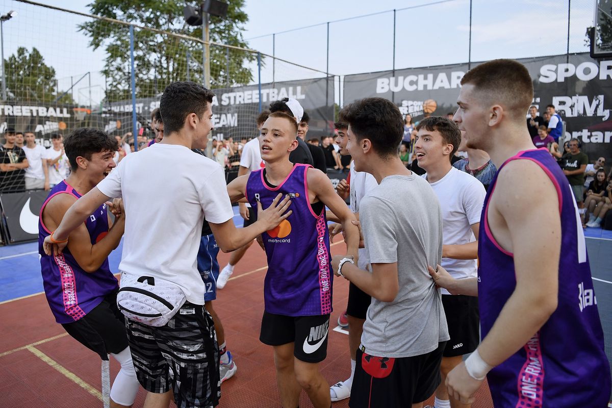 Speak a jucat baschet cu copiii la Sport Arena Streetball, în turneul-record cu 700 de participanți