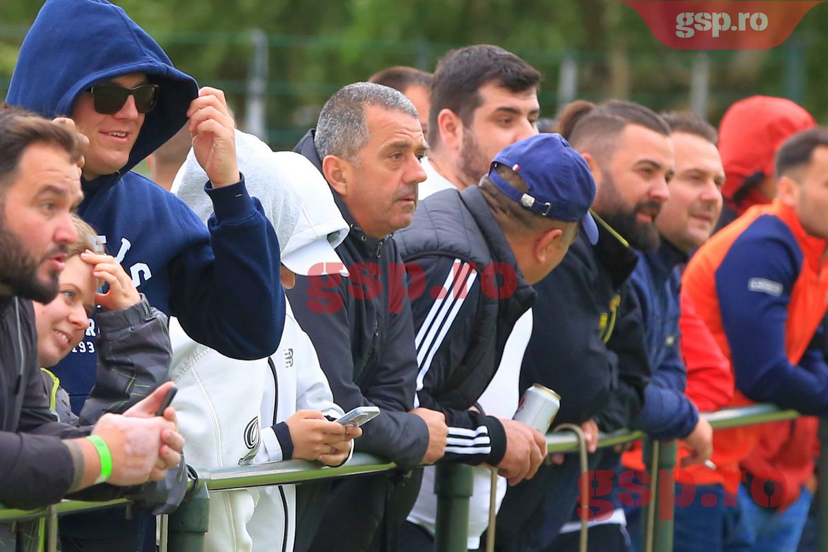 CE APARIȚIE! Un personaj dispărut de peste 10 ani din fotbalul românesc, care a făcut și închisoare, a venit la amicalul FCSB - PAOK: „Sunt șofer de camion în Germania și joc fotbal în Liga a 8-a”