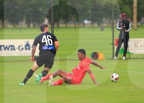 „Ca la jocurile video, Ngezana a epuizat o viață” » Panduru a condus reacțiilor după gafa lui Ngezana din FCSB - PAOK