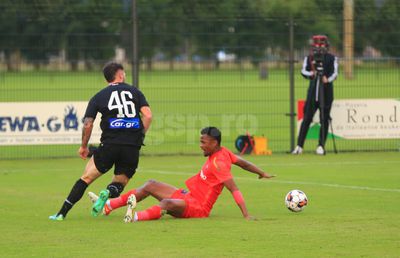 Ironii după gafa lui Ngezana: „Ca la jocurile video, și-a epuizat o viață” » Panduru știe ce-l așteaptă pe sud-african: „Are grijă Gigi de el”