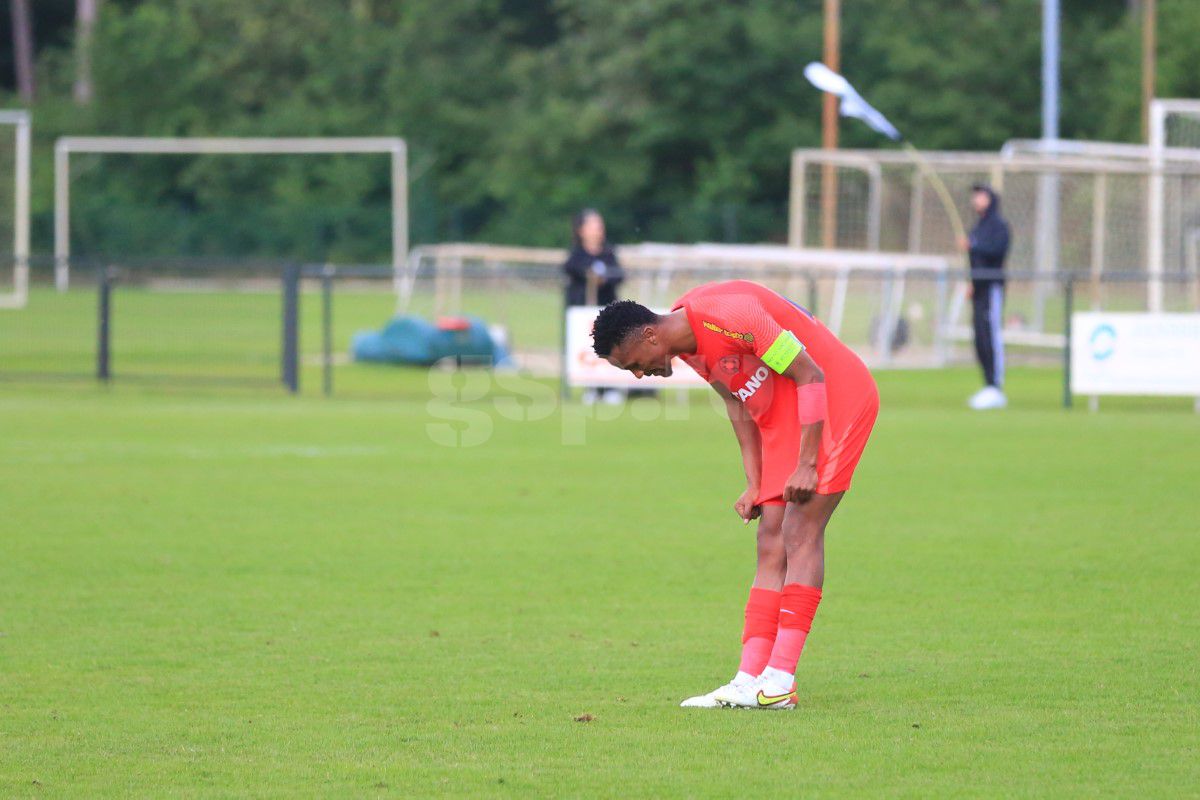 Gafa lui Siyabonga Ngezana în FCSB - PAOK, în cadre succesive