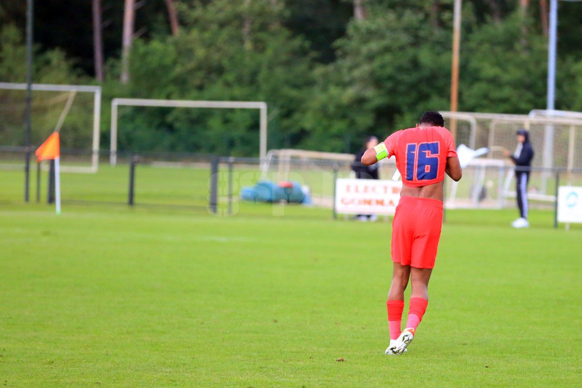 Gafa lui Siyabonga Ngezana în FCSB - PAOK, în cadre succesive