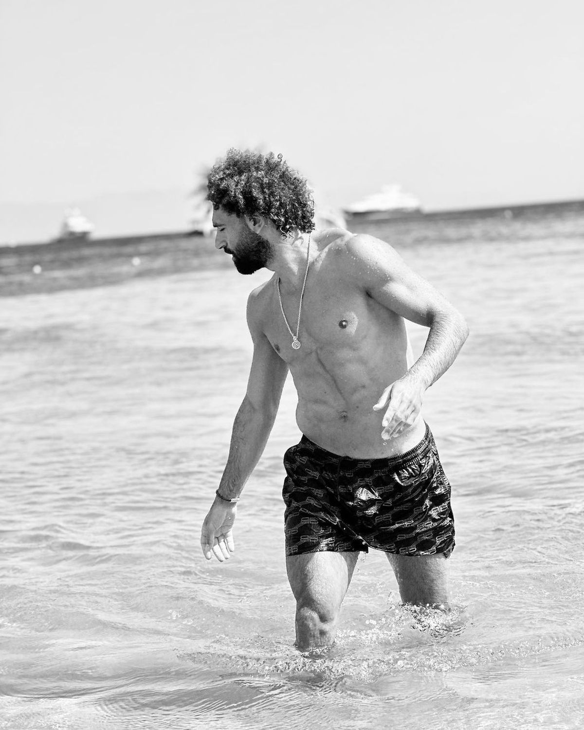 Unul dintre cei mai populari fotbaliști ai lumii, de nerecunoscut la plajă