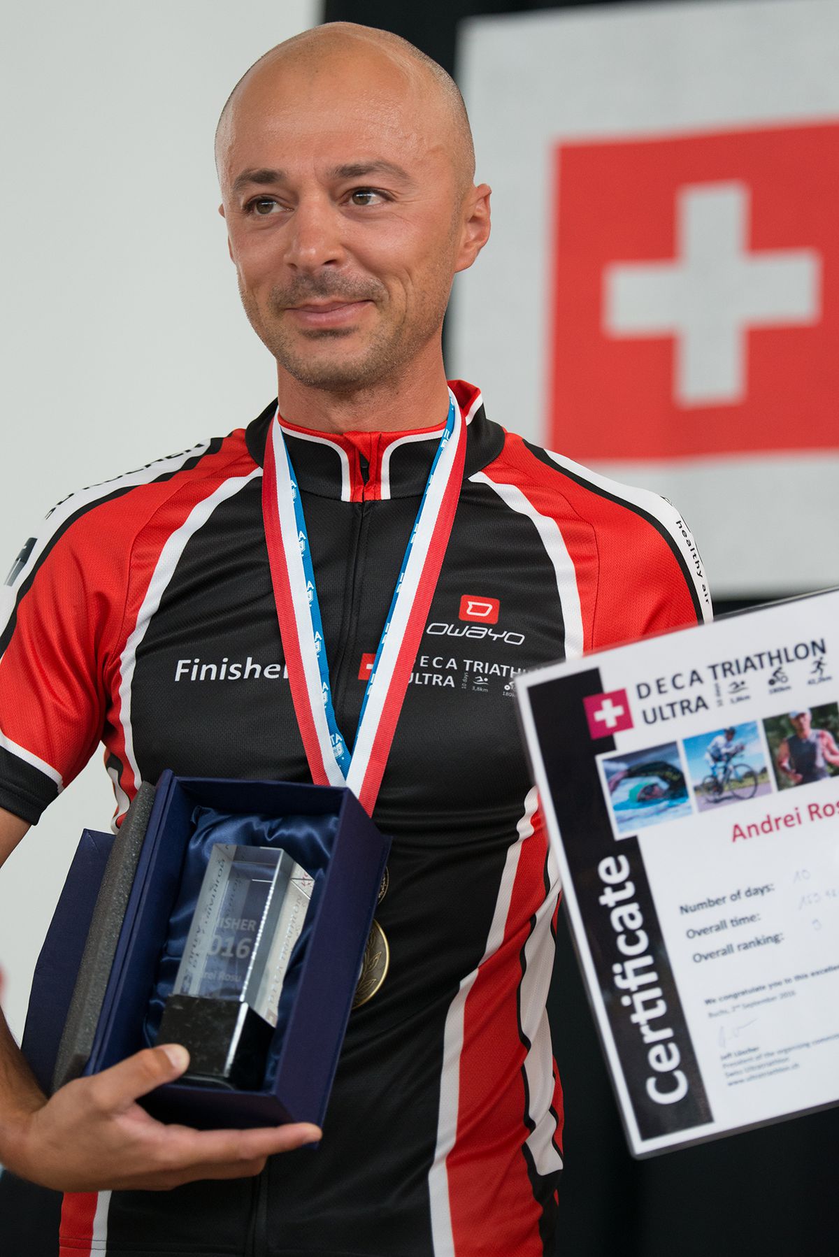 De pe canapea în cartea recordurilor! » Cum arată o zi din viața românului care a devenit primul om din lume cu 7 maratoane și 7 ultramaratoane încheiate pe 7 continente