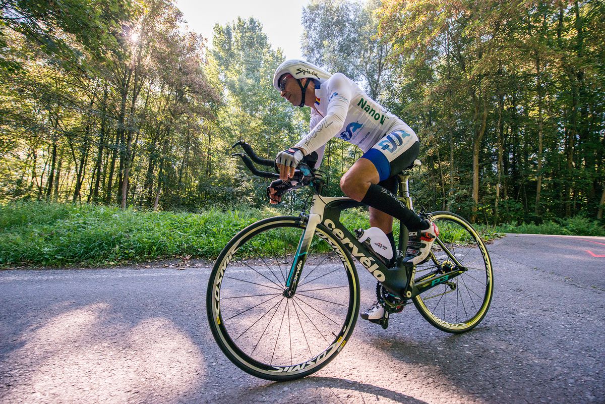 De pe canapea în cartea recordurilor! » Cum arată o zi din viața românului care a devenit primul om din lume cu 7 maratoane și 7 ultramaratoane încheiate pe 7 continente