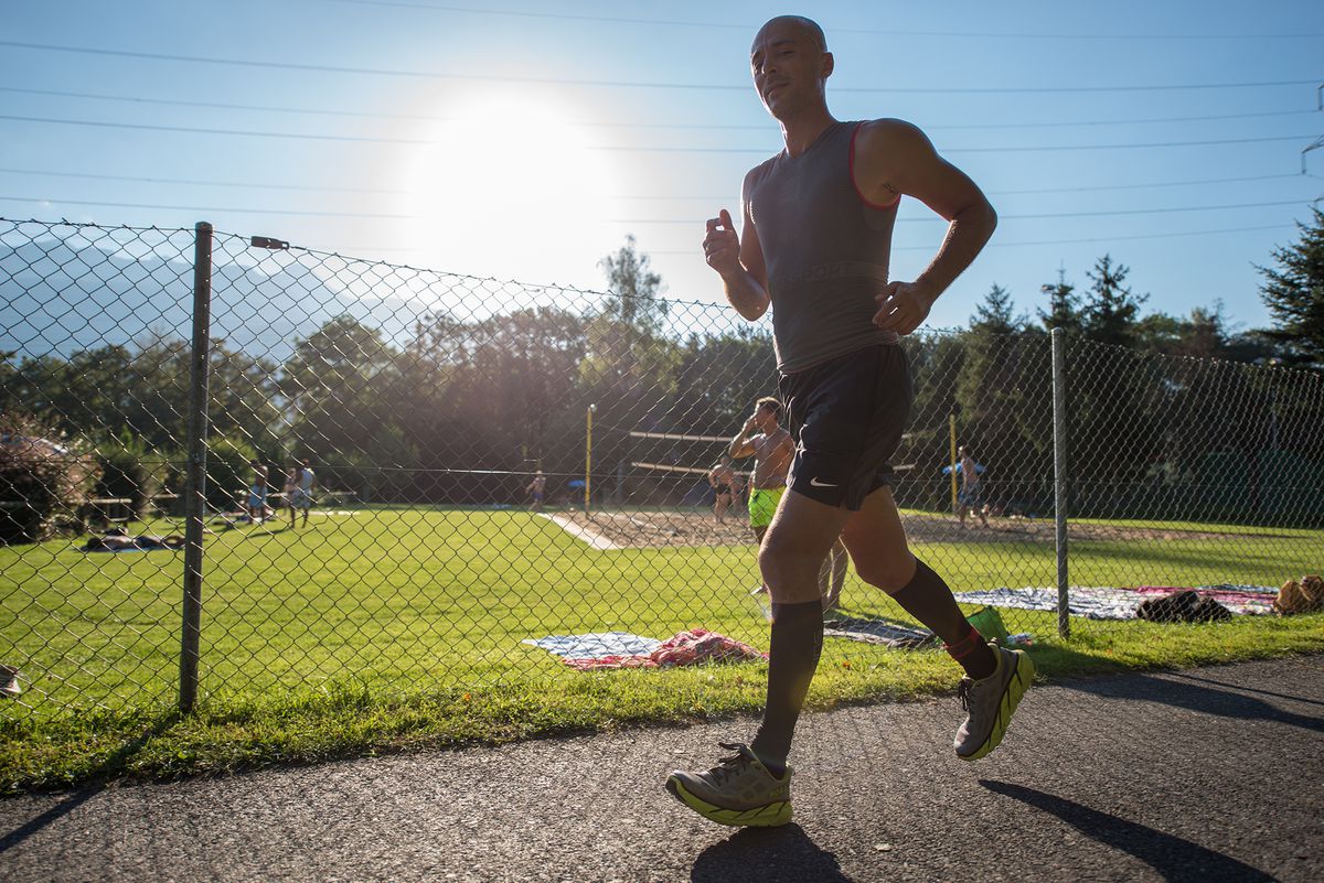 De pe canapea în cartea recordurilor! » Cum arată o zi din viața românului care a devenit primul om din lume cu 7 maratoane și 7 ultramaratoane încheiate pe 7 continente