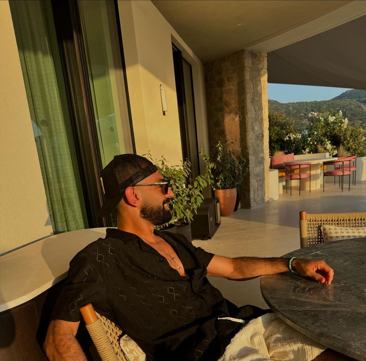 Unul dintre cei mai populari fotbaliști ai lumii, de nerecunoscut la plajă