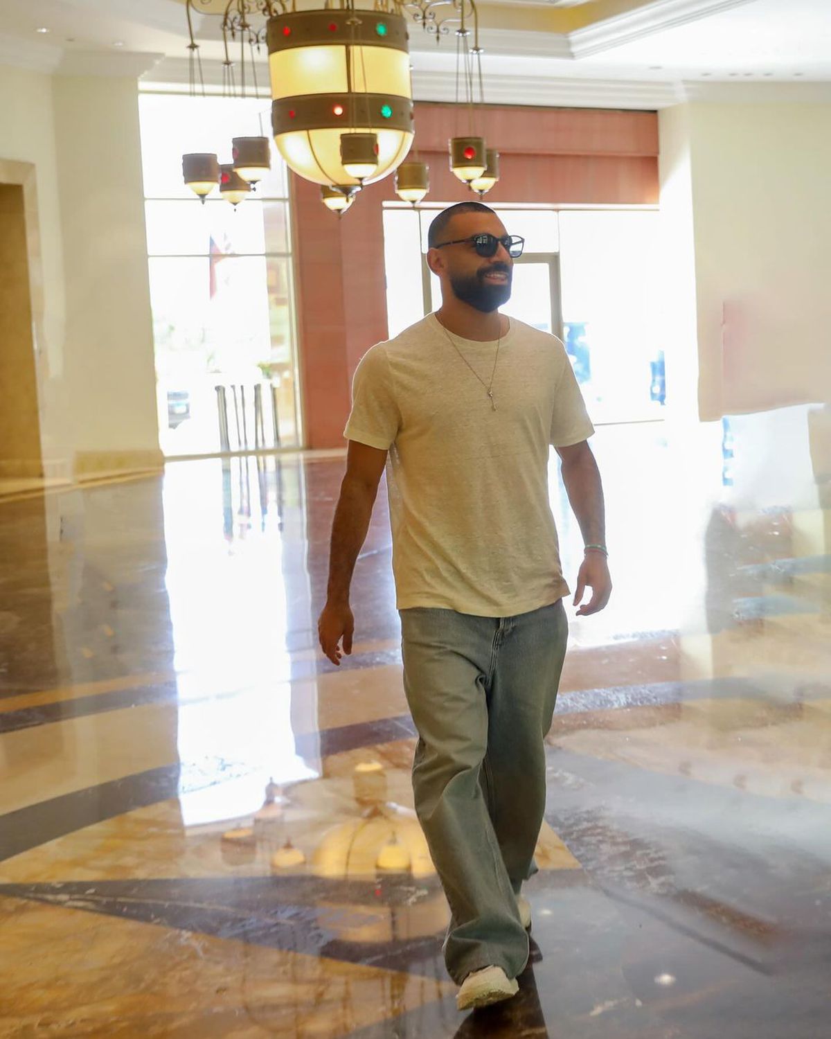 Unul dintre cei mai populari fotbaliști ai lumii, de nerecunoscut la plajă