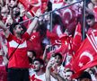 Mii de fani turci au făcut semnul extremist al „lupilor gri”, pentru care Demiral a fost suspendat » Imagini incredibile în tribune la EURO