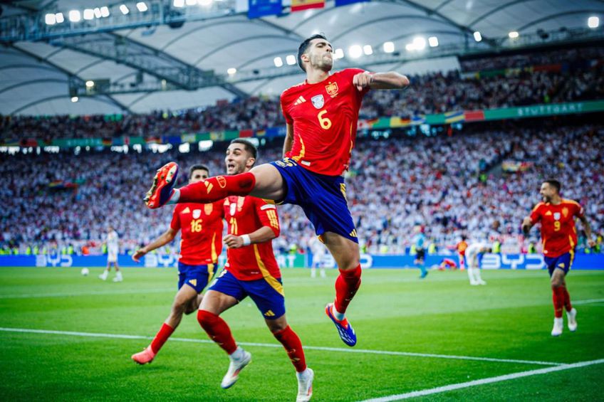 Mikel Merino celebrează golul calificării Spaniei în semifinala Euro 2024 cu Franța / Foto: Imago