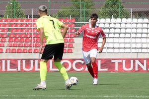 Dinamo - Tunari, ultimul test al „câinilor” înainte de startul noului sezon de Superliga » Maxime Sivis a fost scos pe targă de pe teren!
